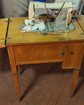 mobile cucitrice necchi