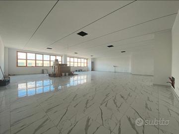 Locale commerciale 300 mq