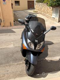 T-Max 2004
