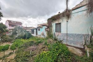 Indipendente al piano terra da ristrutturare