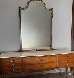 Specchio con cassettiera