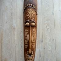 Maschera tribale in legno intagliato
