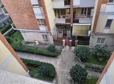 Ostia levante trilocale arredato con balcone