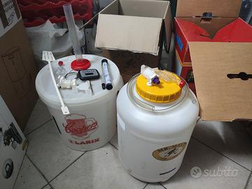 2 fermentatori per birra più accessori 