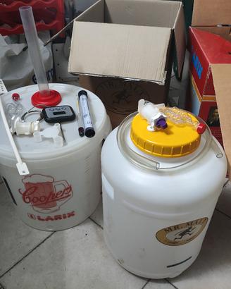 2 fermentatori per birra più accessori 