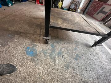 Tavolo da lavoro in ferro con ruote 125x125