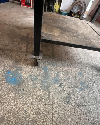 Tavolo da lavoro in ferro con ruote 125x125