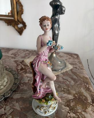Statuina in porcellana di Capodimonte.