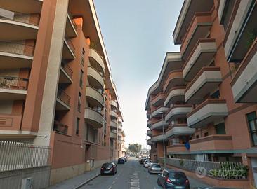 Trilocale a 500 euro, con terrazzo ampio, Novara