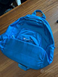 Zaino Champion blu con tasca frontale