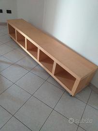 Mobile lungo Ikea