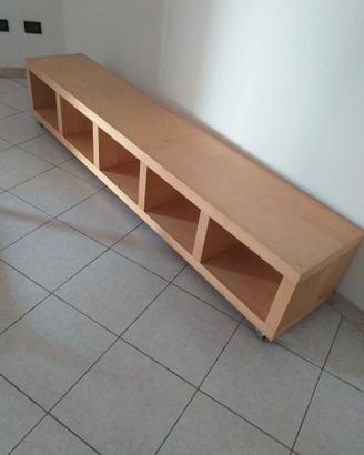 Mobile lungo Ikea