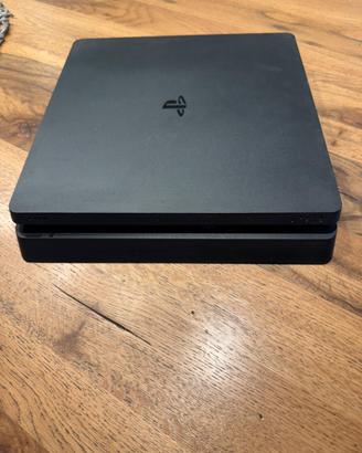 PLAYSTATION 4 SLIM