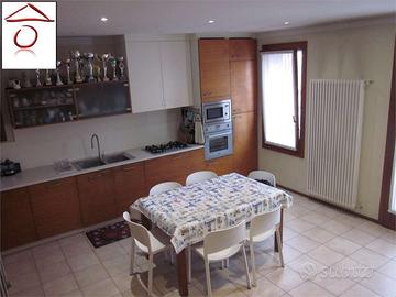 RECENTE APPARTAMENTO SU DUE PIANI IN PICCOLA PALAZ
