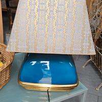 lampada da tavolo con paralume in tessuto 