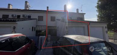Immobile in asta di 232 m² con 5 locali e box auto
