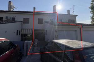 Immobile in asta di 232 m² con 5 locali e box auto