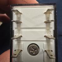 relè finder 12v 10 ampere
