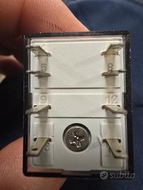 relè finder 12v 10 ampere
