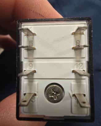 relè finder 12v 10 ampere