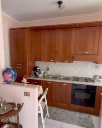 angolo cottura cucina + frigo+piano cottura 
