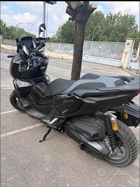 Moto Honda adv 350