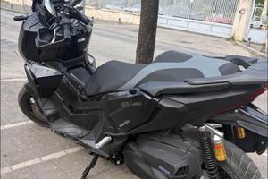 Moto Honda adv 350