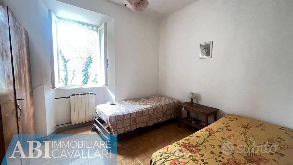 Rustico / Casale di 270 m² con più di 5 locali e b - Vista 4