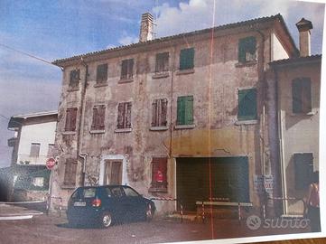 4 numeri civici da ristrutturare in Rivasecca