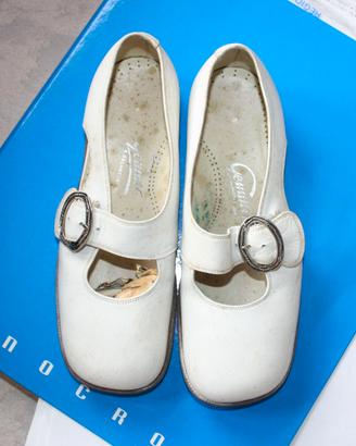 Scarpe bianche da cerimonia vintage