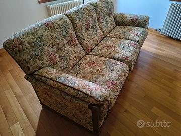divano a tre posti usato poco