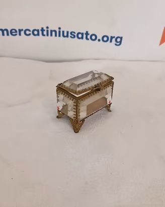 Piccola Teca In Metallo Dorato E Vetro Molato