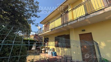 Appartamento con due camere, giardino e garage