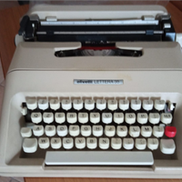 Macchina da scrivere Olivetti Lettera 35
