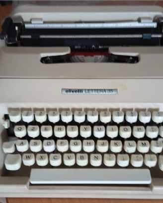 Macchina da scrivere Olivetti Lettera 35