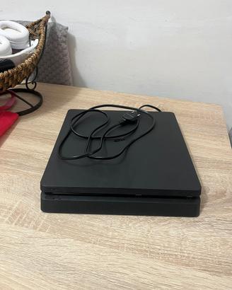 PS4 SLIM USATA (100% Funzionante) + 2 Giochi FIFA