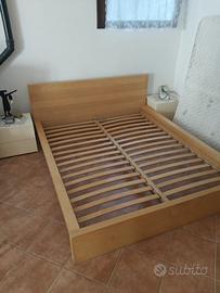 letto matrimoniale legno reti a doghe e materasso