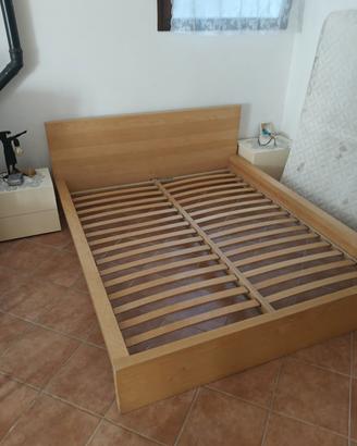 letto matrimoniale legno reti a doghe e materasso