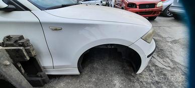 BMW 116I 2006 - PARAFANGO DESTRO