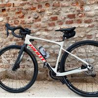 Bici Gravel Giant Revolt 2020