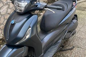 Beverly 300 hpe blu notte