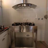 cucina a gas acciaio inox e cappa aspirante