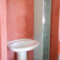 Arredamento bagno\anche rivestimenti in legno