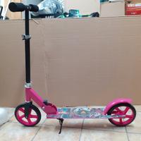 Monopattino per bambina.