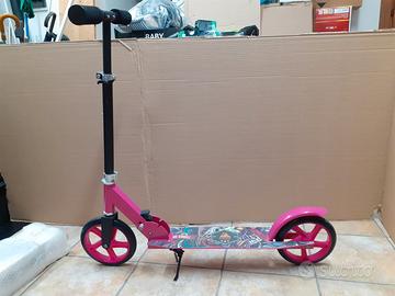 Monopattino per bambina.