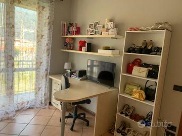 Scrivania angolare con cassettiera – 160x60 cm