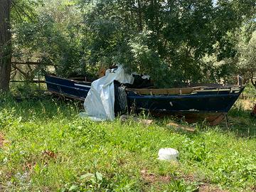 Barca lancia in legno