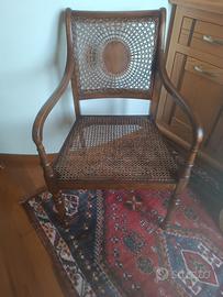 Poltroncina in stile coloniale in paglia di Vienna