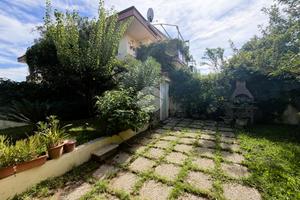 2 LOCALI A ANZIO