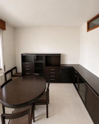 Sala da pranzo completa